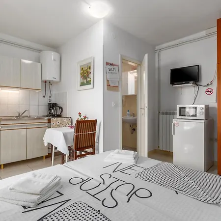 With Parking Space Tar, Porec - 6948