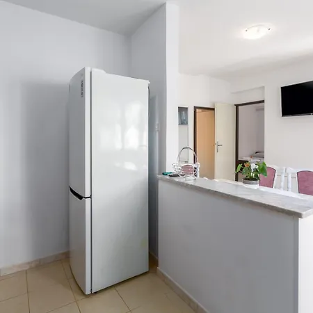 With Parking Space Tar, Porec - 6948 شقة *