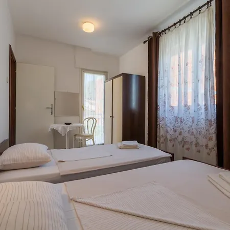 With Parking Space Tar, Porec - 6948 Tar-Vabriga